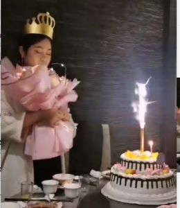 赤度装饰